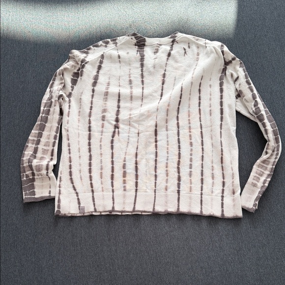 lululemon athletica Cream and Brown Sweater - Picture 3 of 4